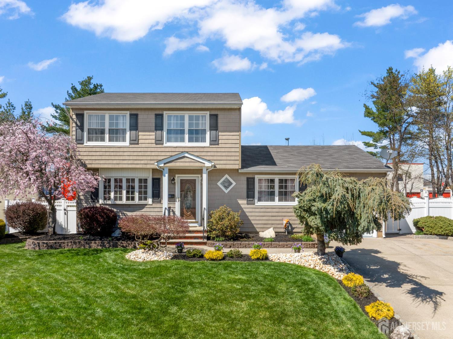 Homes for Sale in Edison, NJ
