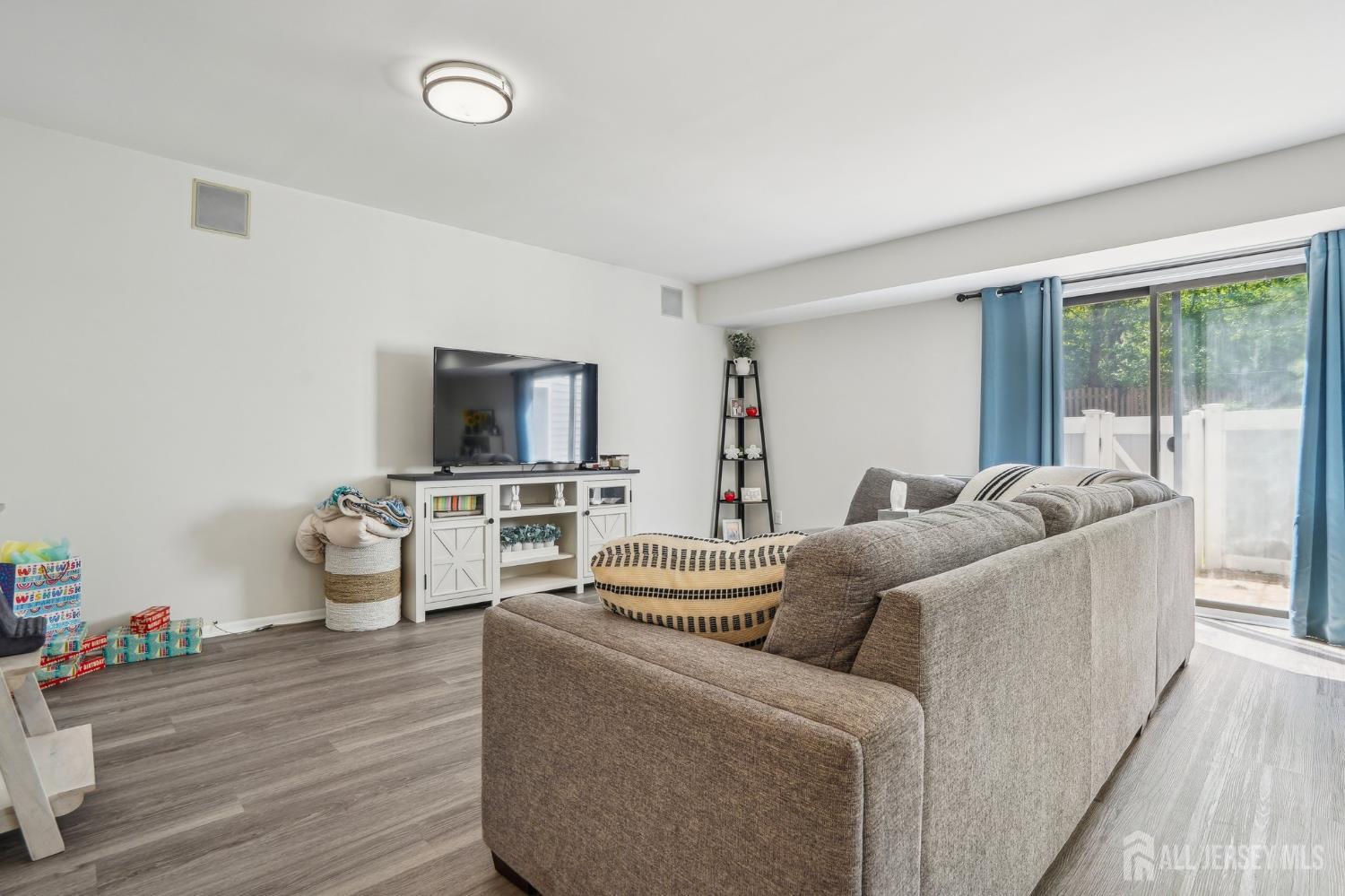 165 NE Essex UNIT 110, Metuchen, NJ, 08840