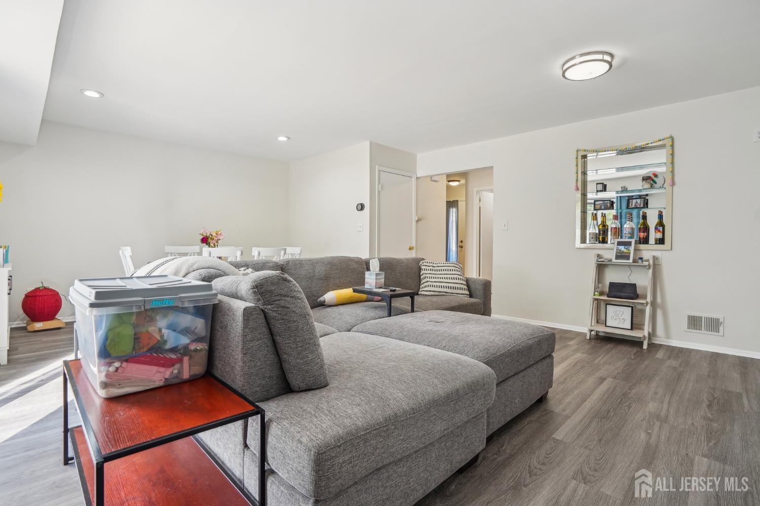 165 NE Essex UNIT 110, Metuchen, NJ, 08840