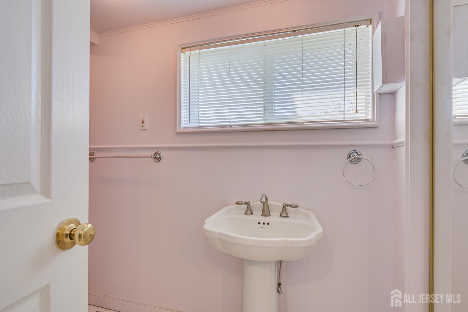 40 Meeker, Edison, NJ, 08817