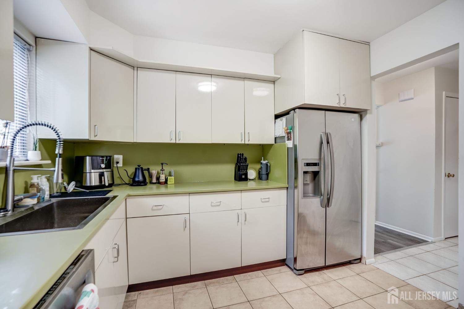 165 NE Essex UNIT 110, Metuchen, NJ, 08840