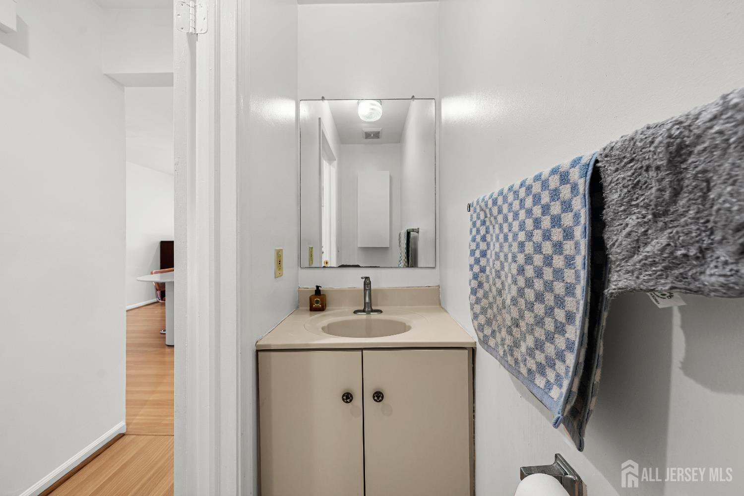 5 Hawthorn, Edison, NJ, 08820