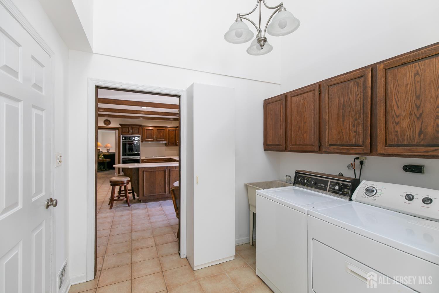 262 Skyline, Long Hill, NJ, 07946