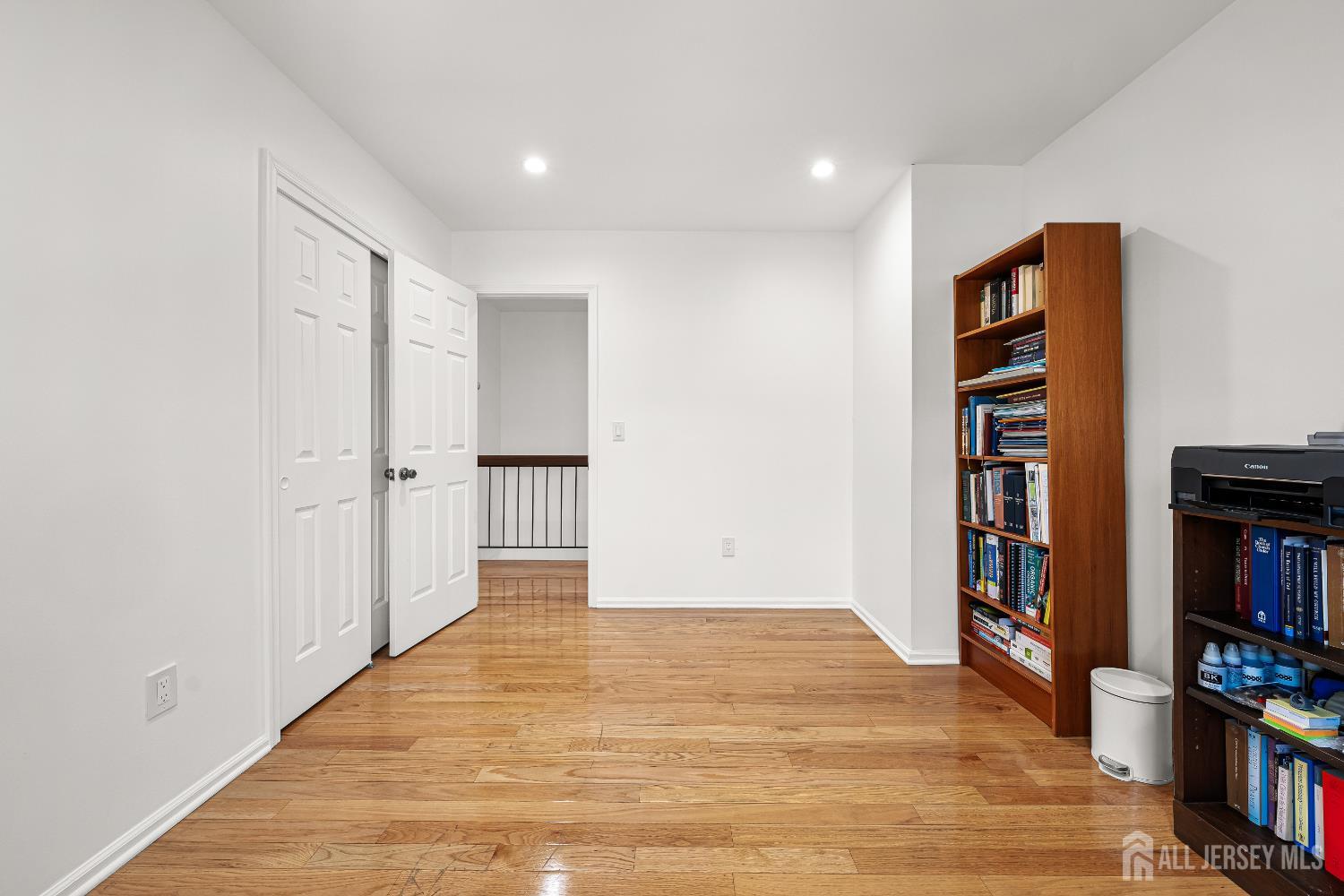 5 Hawthorn, Edison, NJ, 08820