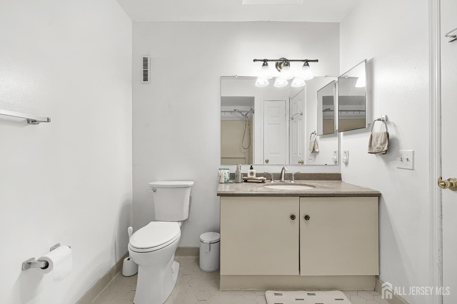 5 Hawthorn, Edison, NJ, 08820