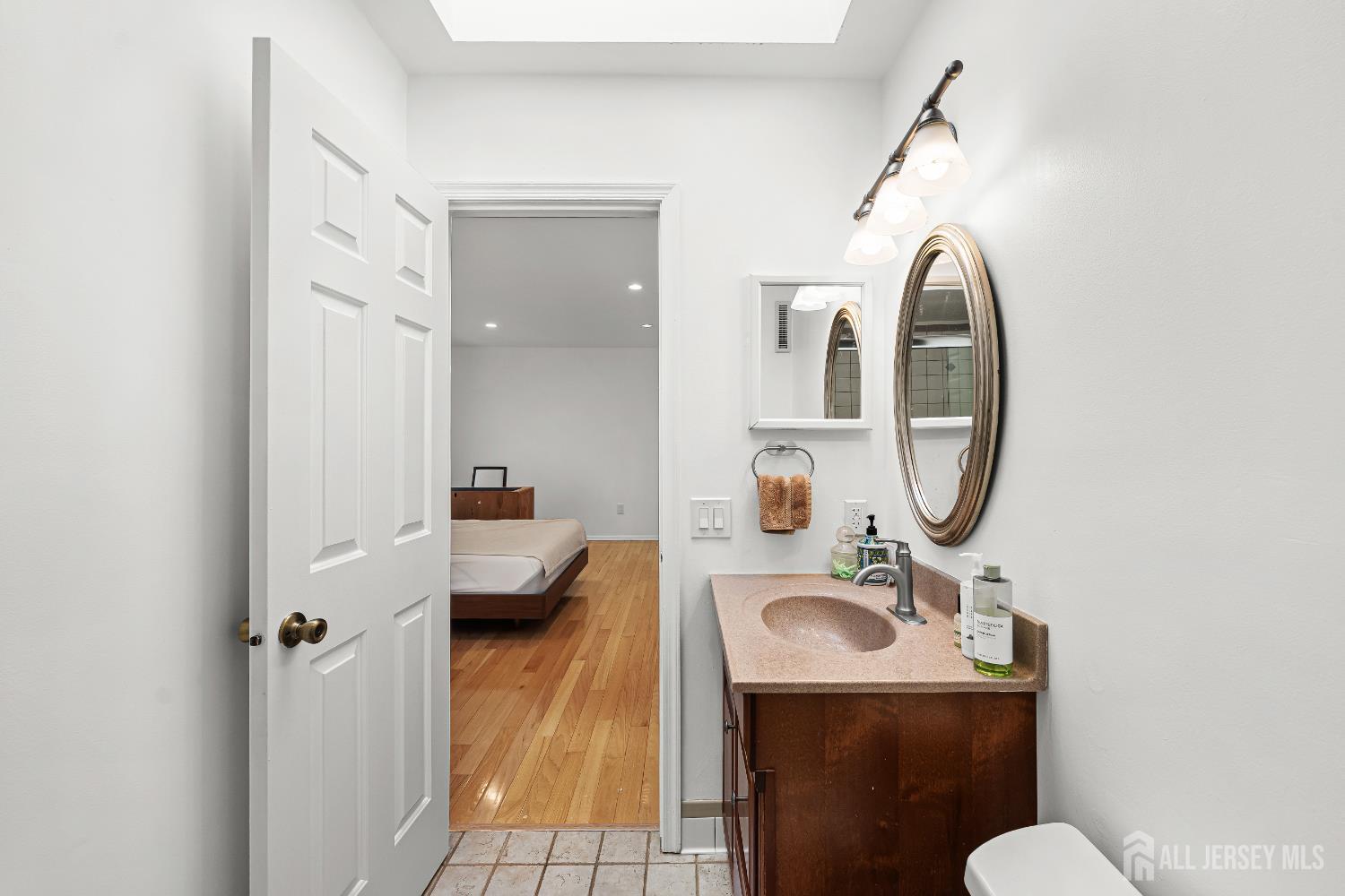 5 Hawthorn, Edison, NJ, 08820