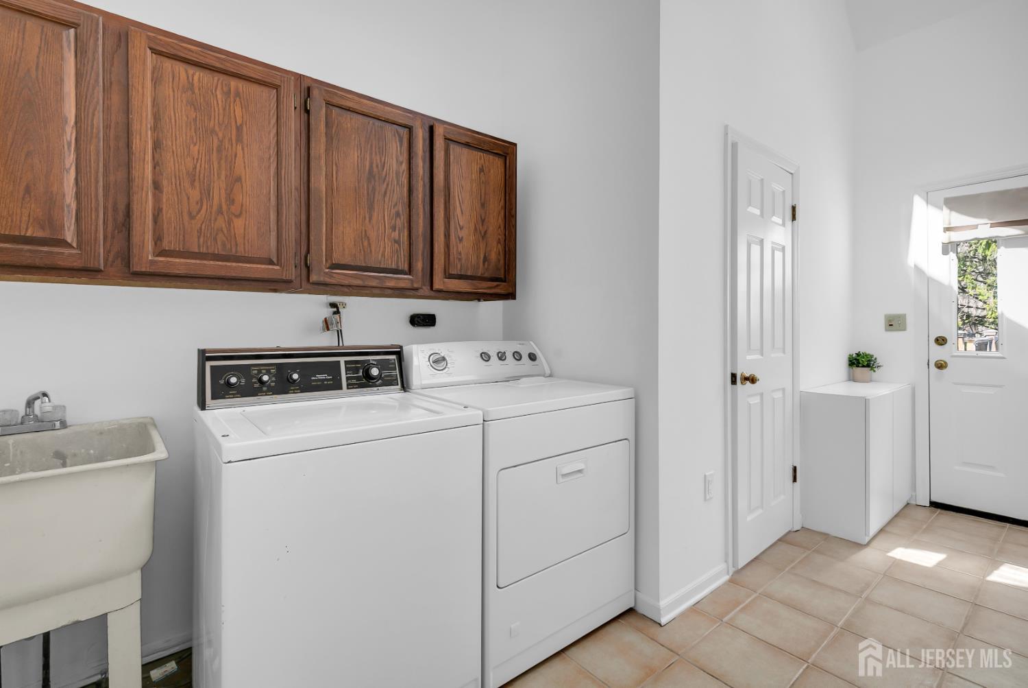 262 Skyline, Long Hill, NJ, 07946