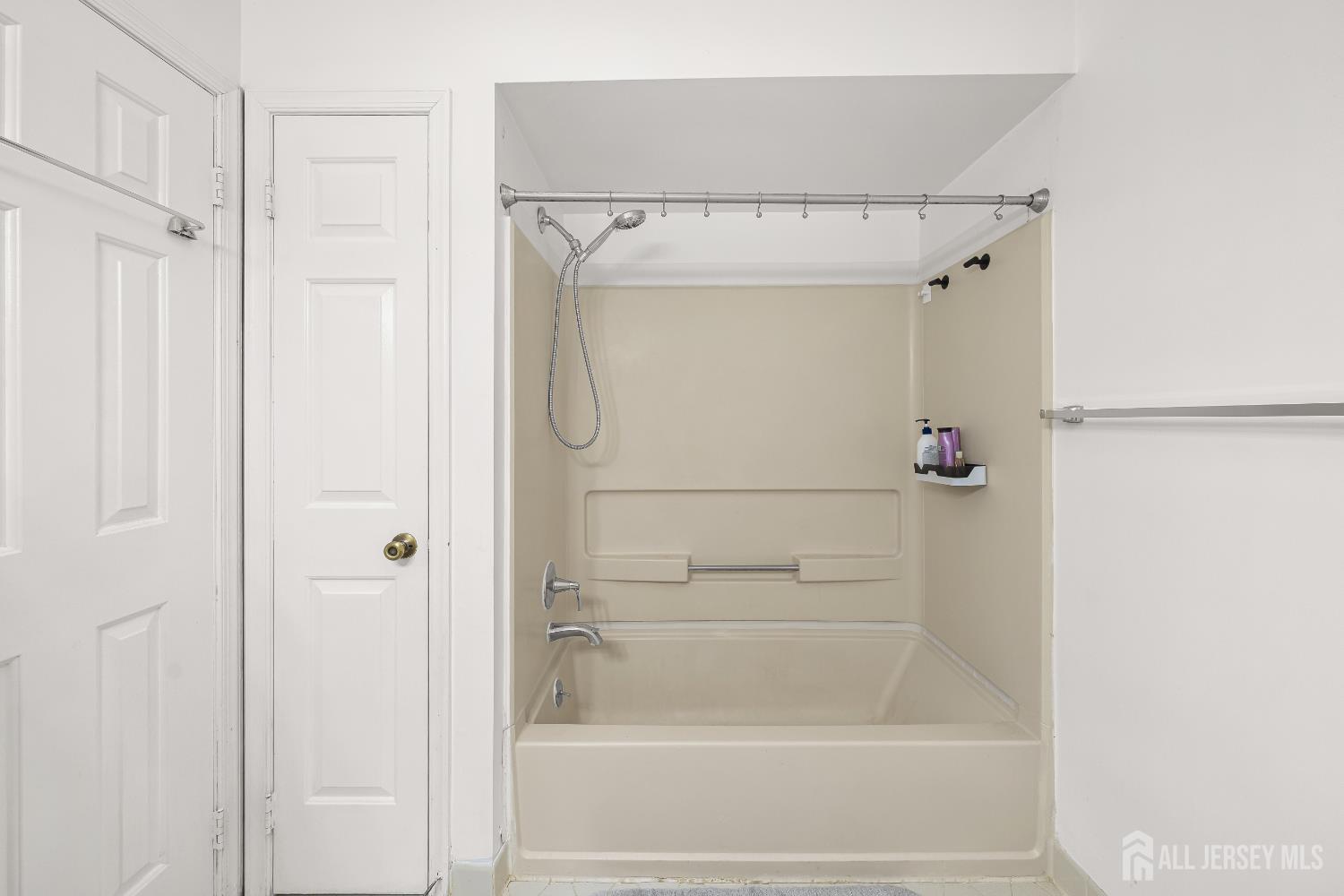 5 Hawthorn, Edison, NJ, 08820