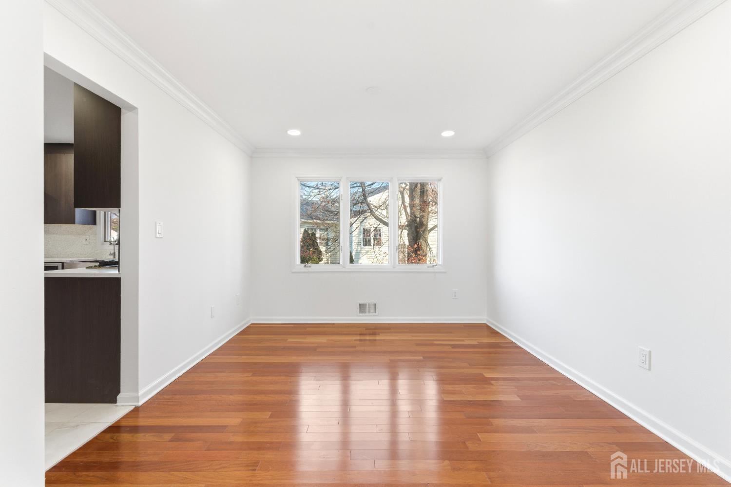 16 McKinley, Edison, NJ, 08820