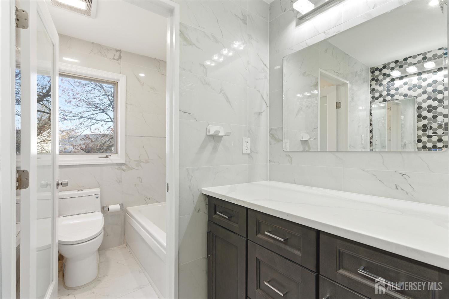 16 McKinley, Edison, NJ, 08820