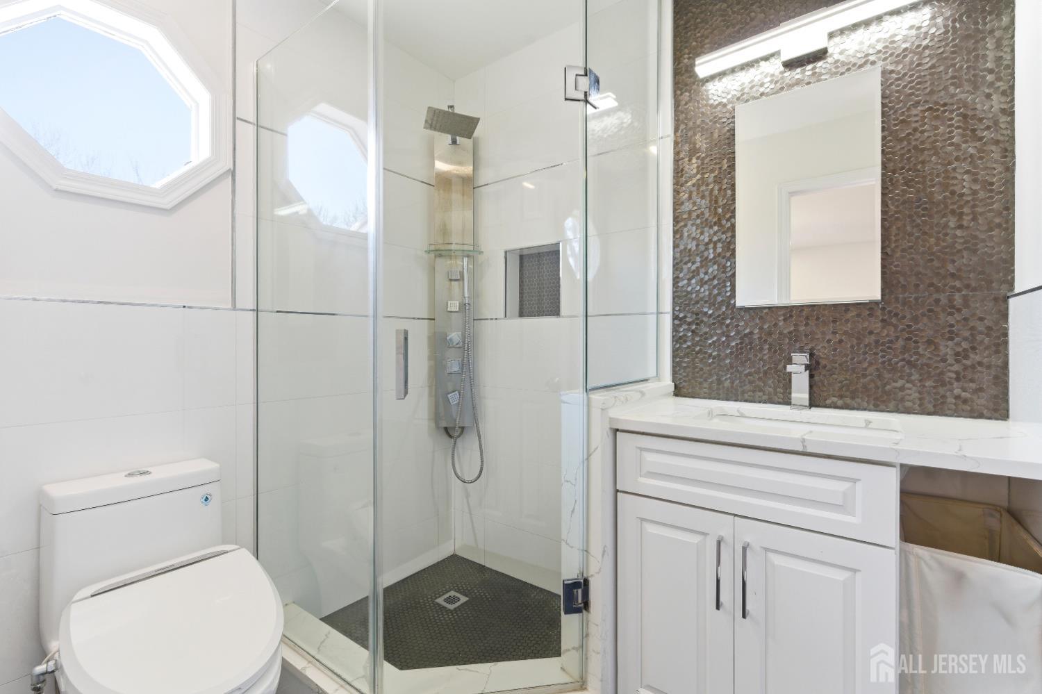 16 McKinley, Edison, NJ, 08820