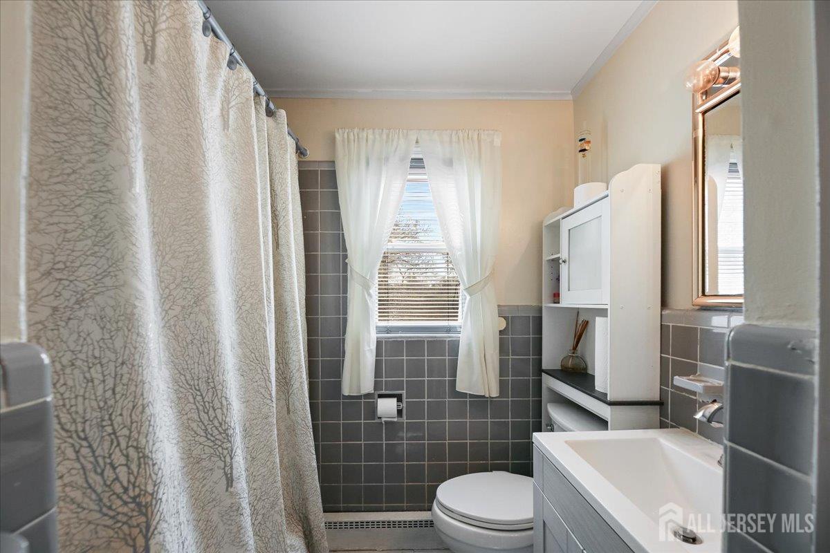 439 Fairview, Colonia, NJ, 07067