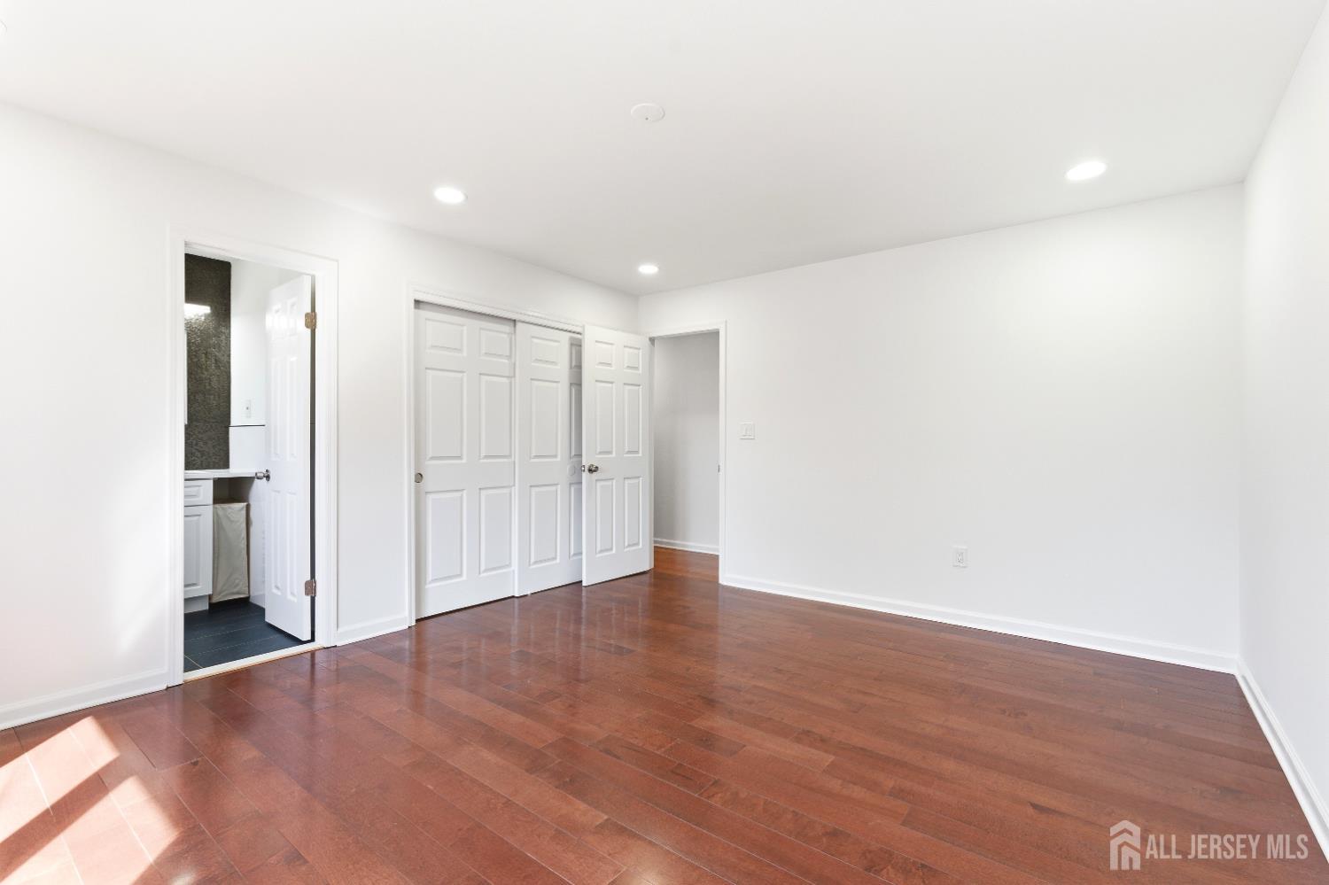 16 McKinley, Edison, NJ, 08820