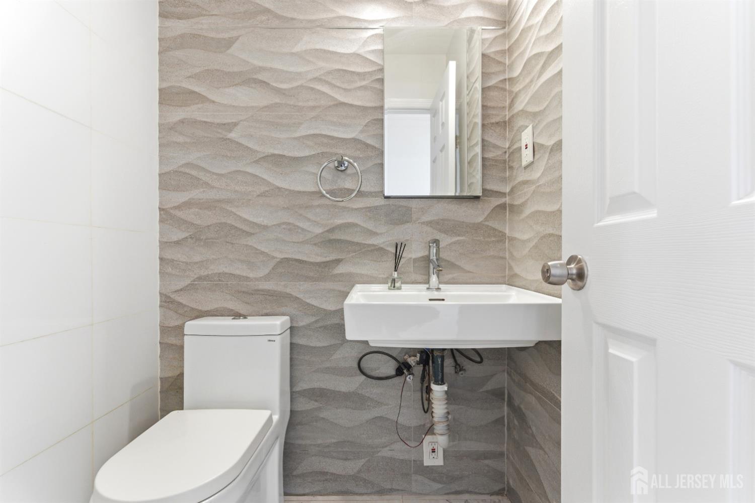 16 McKinley, Edison, NJ, 08820