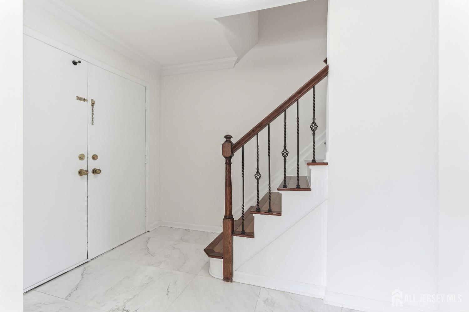 16 McKinley, Edison, NJ, 08820