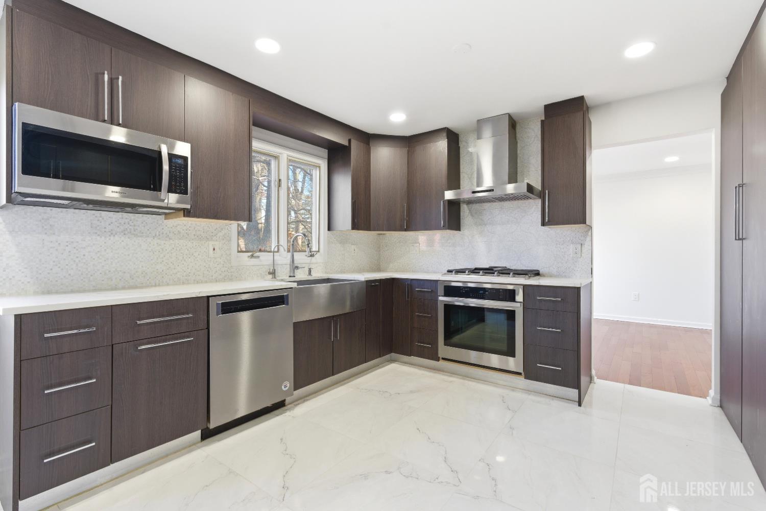 16 McKinley, Edison, NJ, 08820