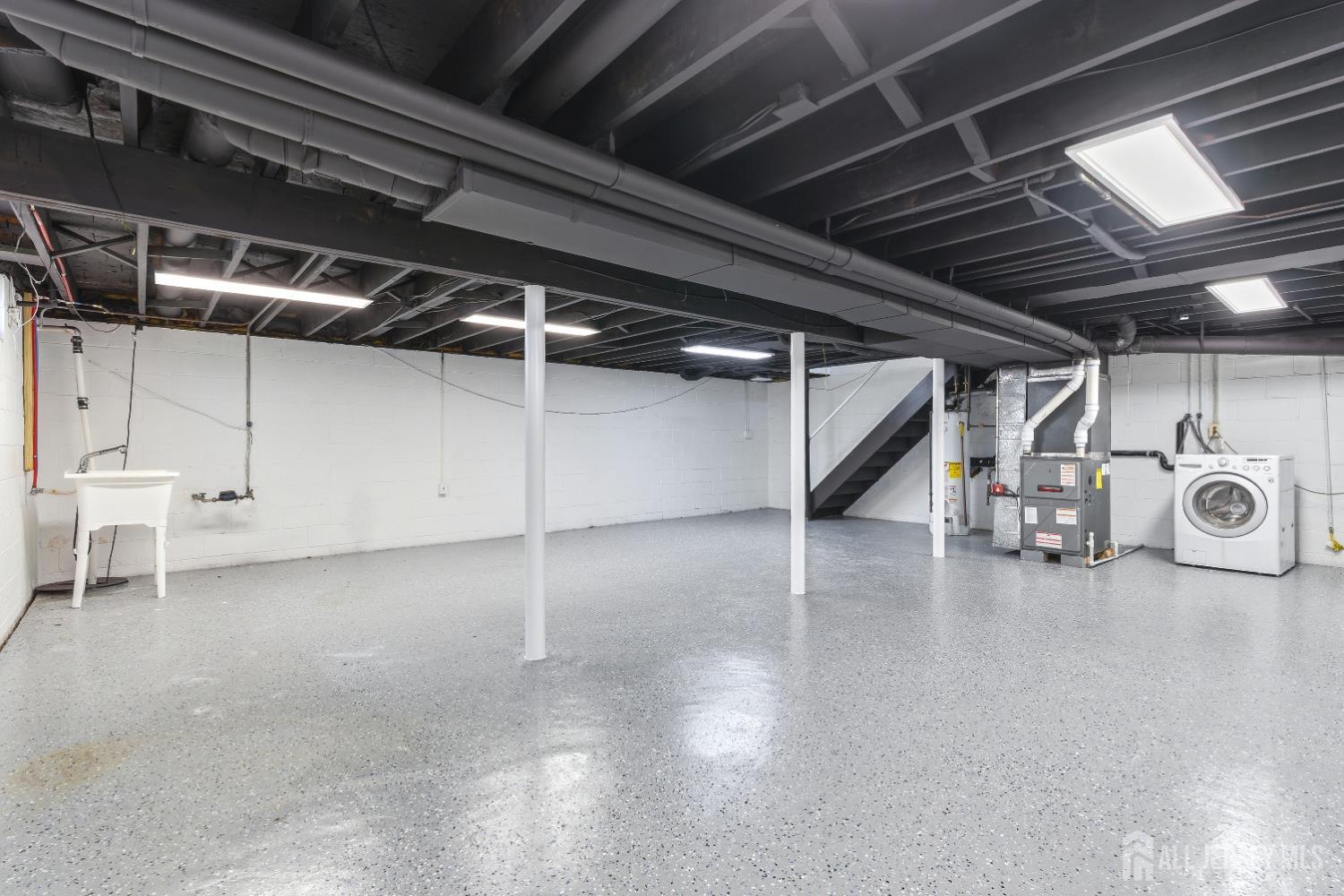 16 McKinley, Edison, NJ, 08820