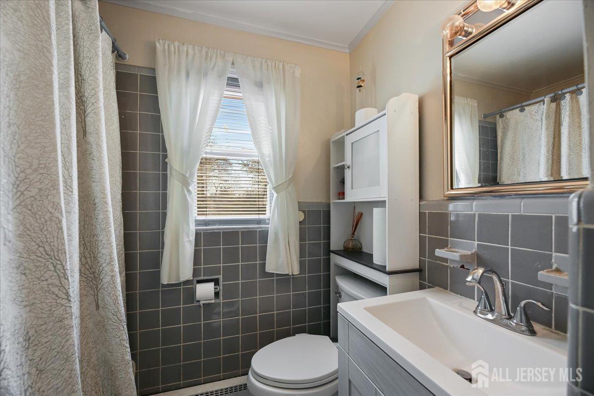 439 Fairview, Colonia, NJ, 07067