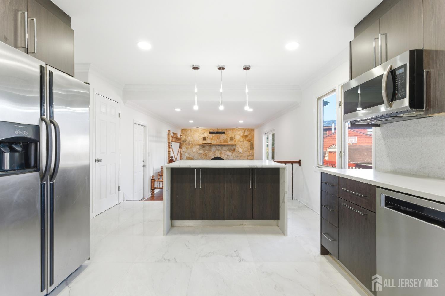 16 McKinley, Edison, NJ, 08820