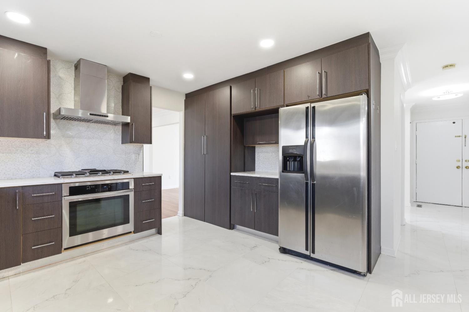 16 McKinley, Edison, NJ, 08820