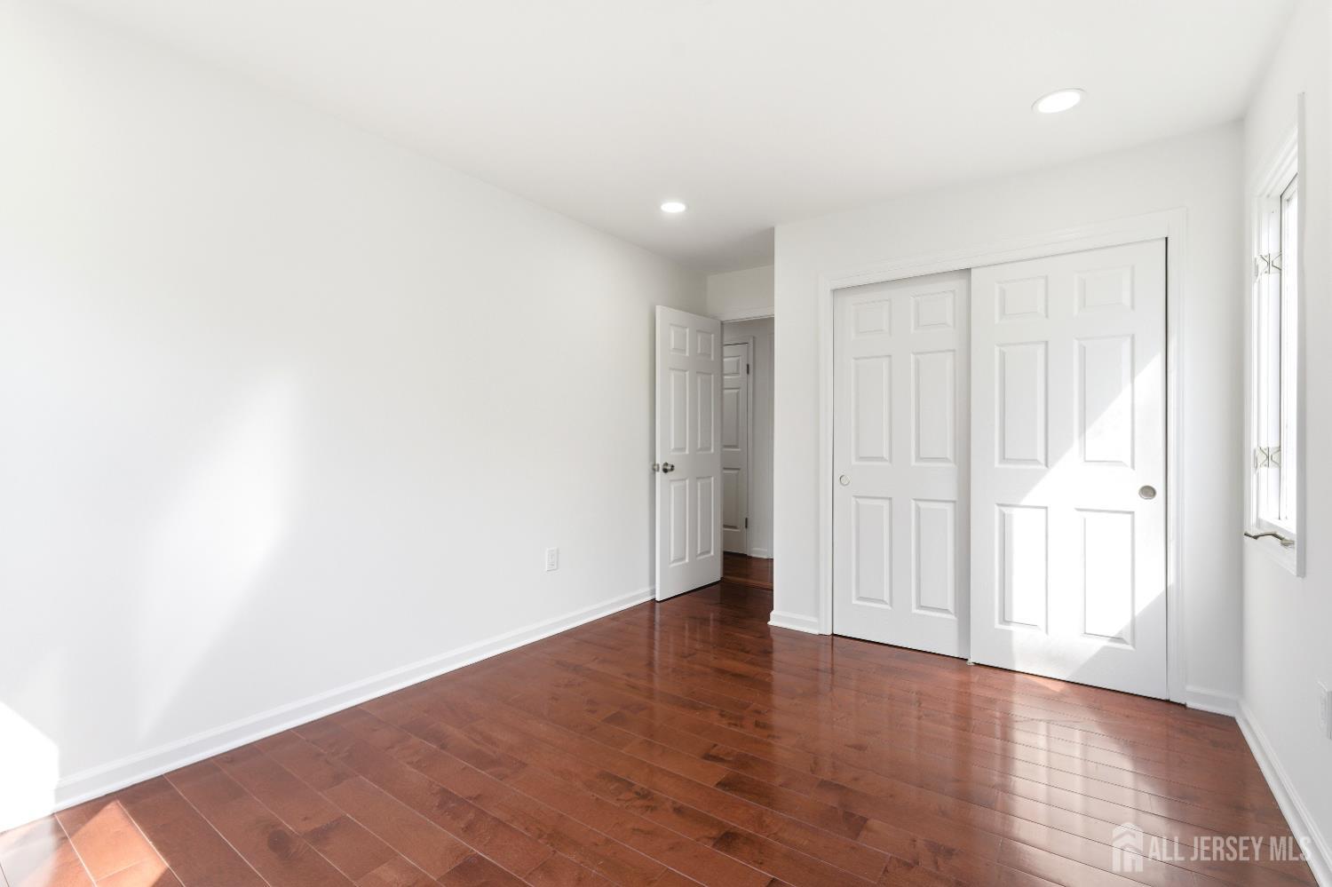 16 McKinley, Edison, NJ, 08820