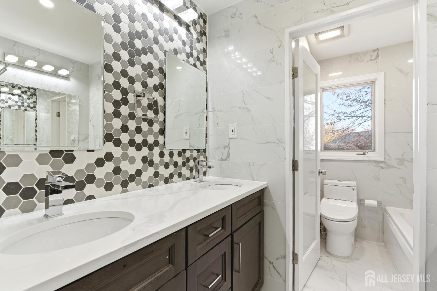 16 McKinley, Edison, NJ, 08820