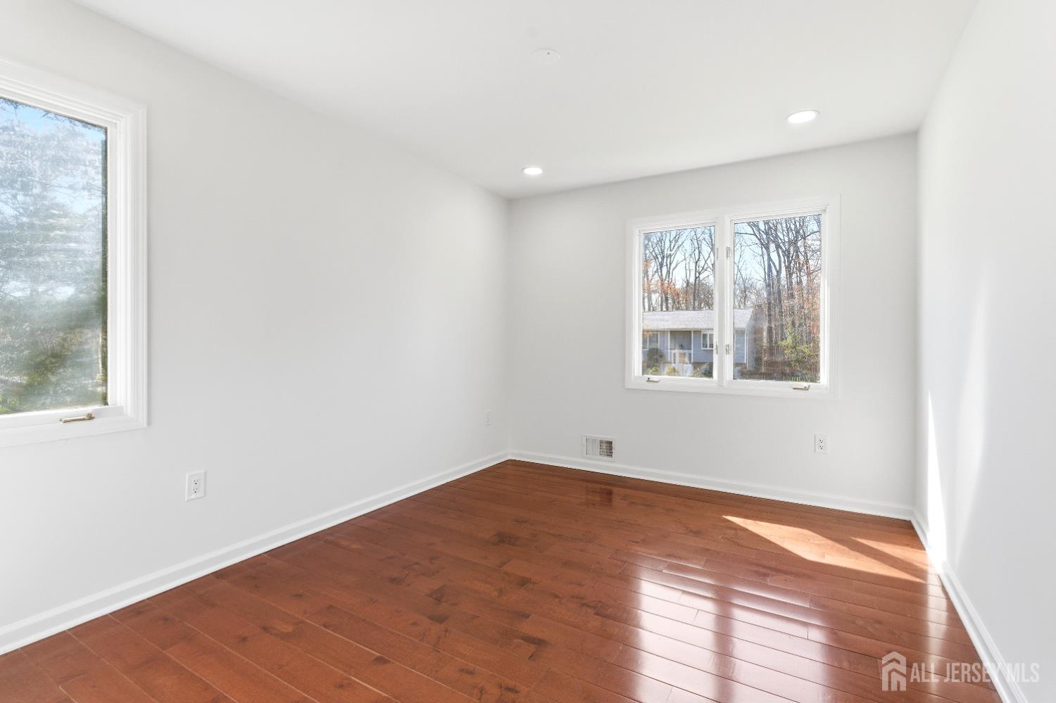 16 McKinley, Edison, NJ, 08820