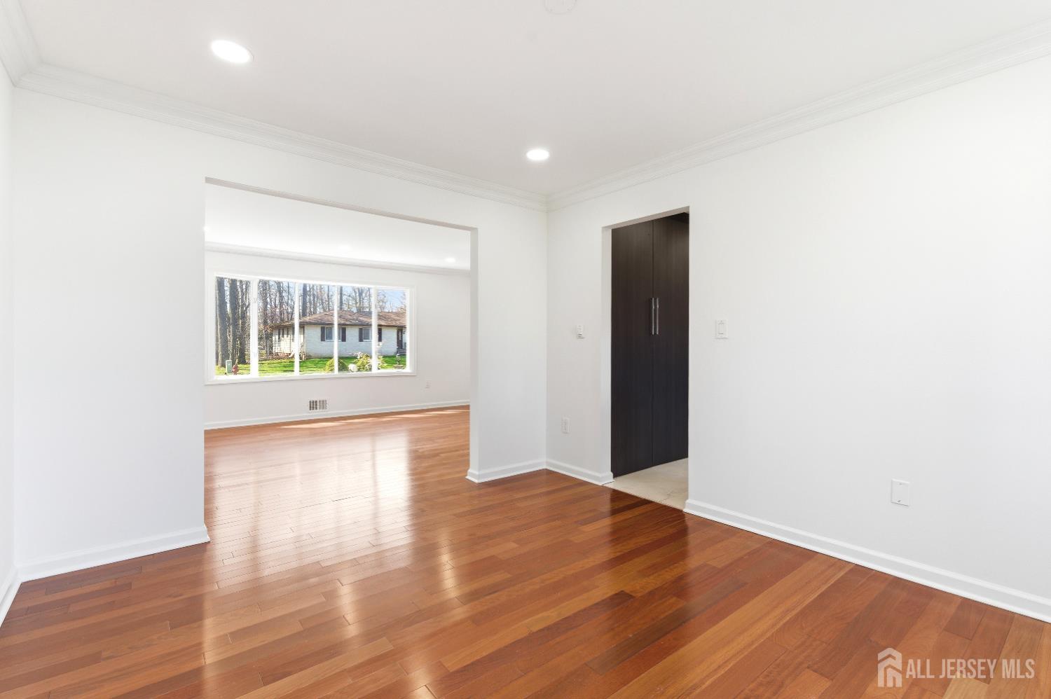 16 McKinley, Edison, NJ, 08820