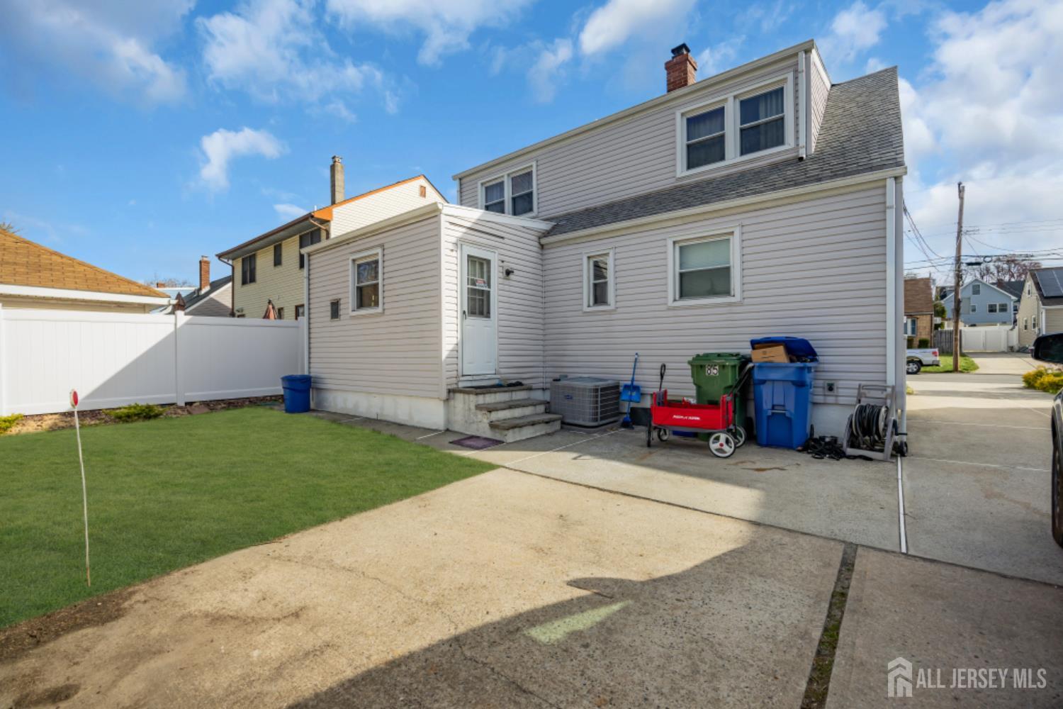 85 Coolidge, Sayreville, NJ, 08859