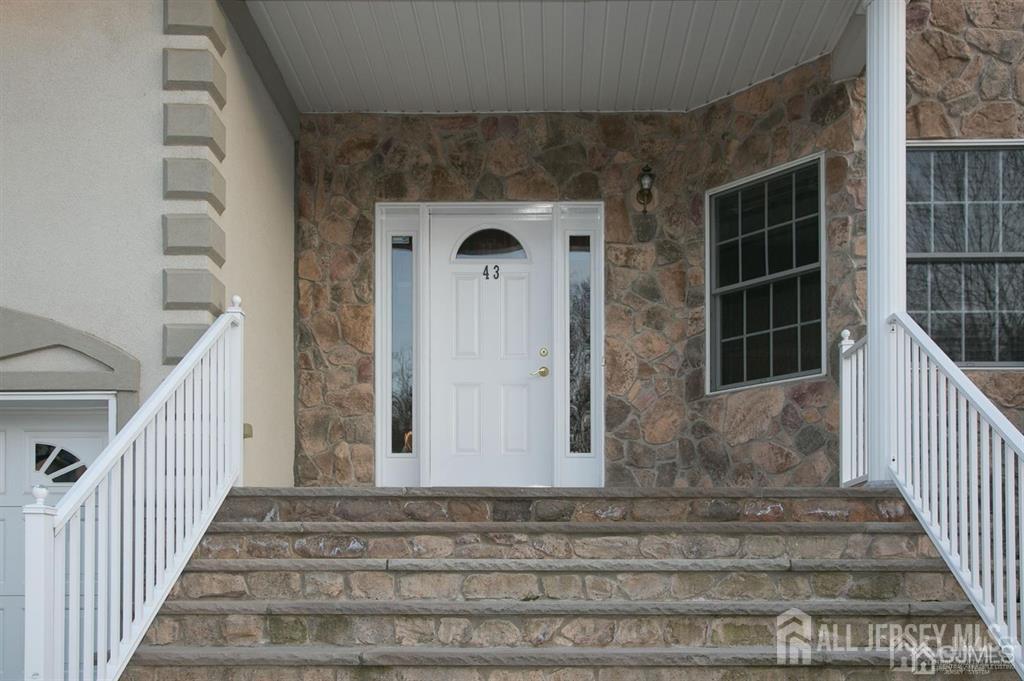 43 Melbloum, Edison, NJ, 08837