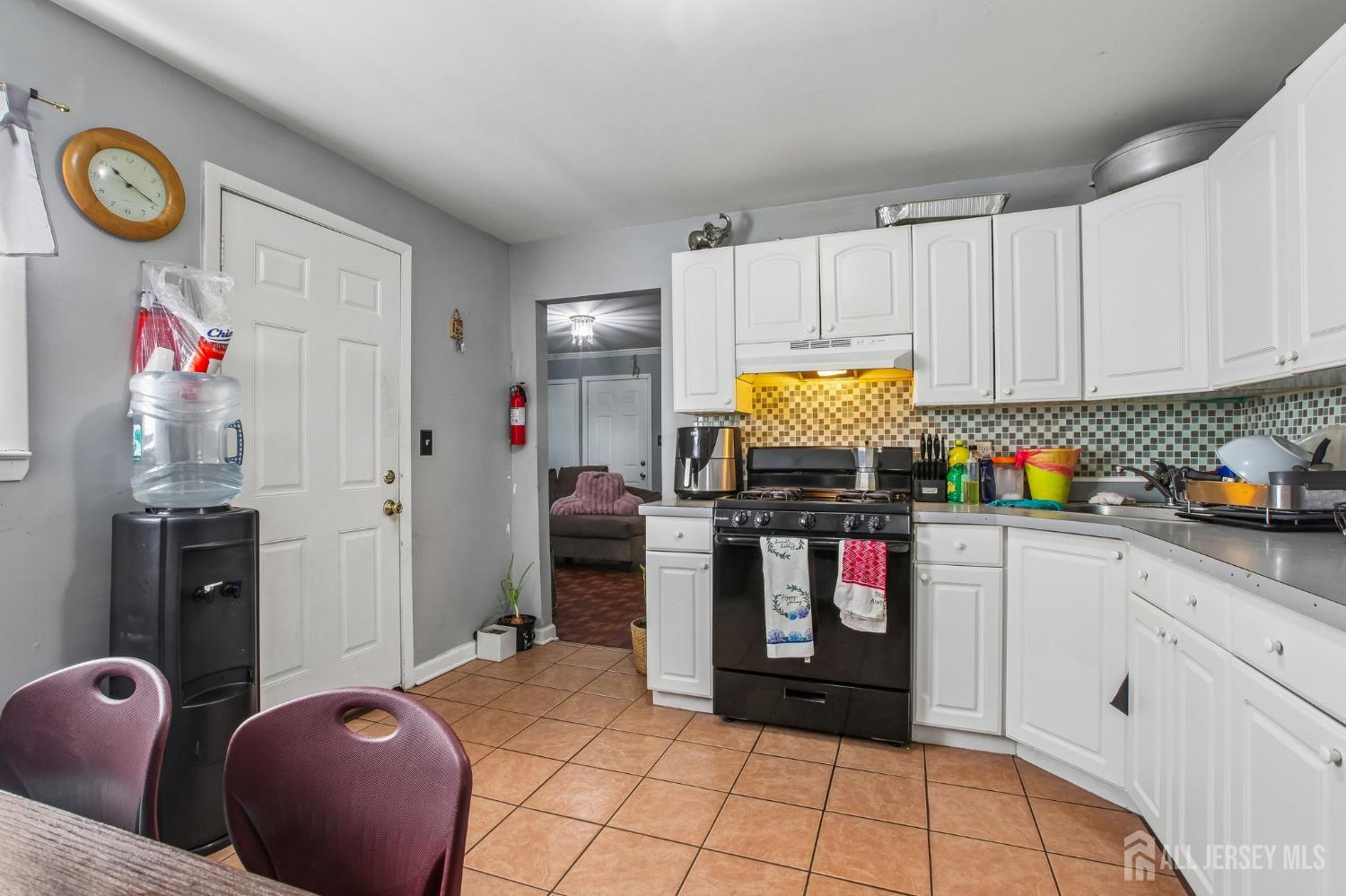 208 Gordon, Perth Amboy, NJ, 08861