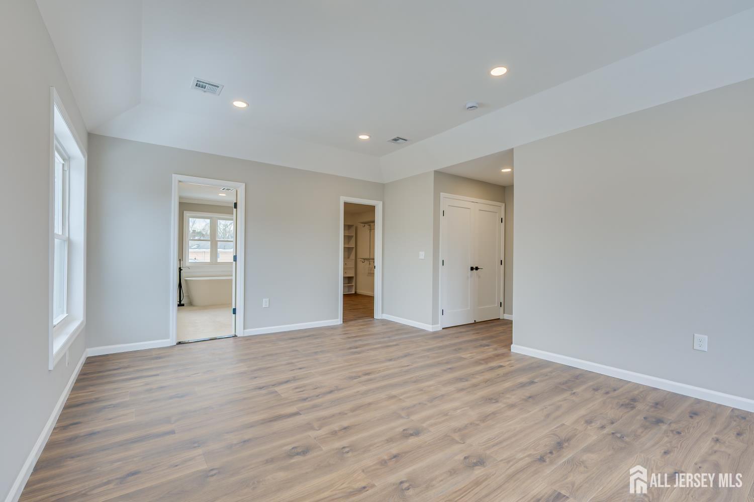 7 Vale, Edison, NJ, 08817