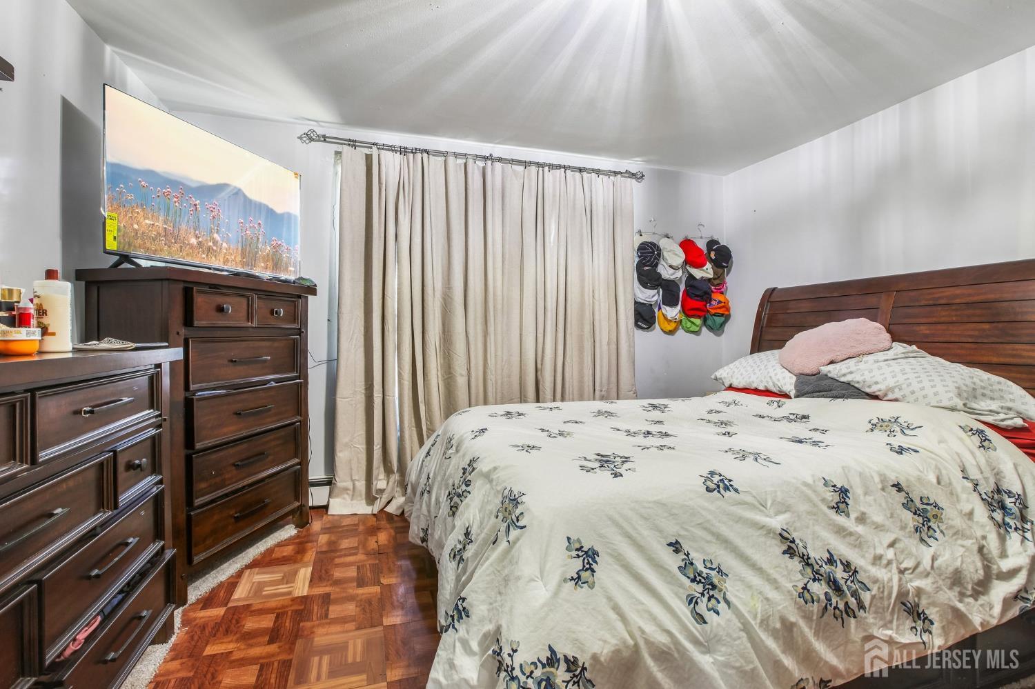 208 Gordon, Perth Amboy, NJ, 08861