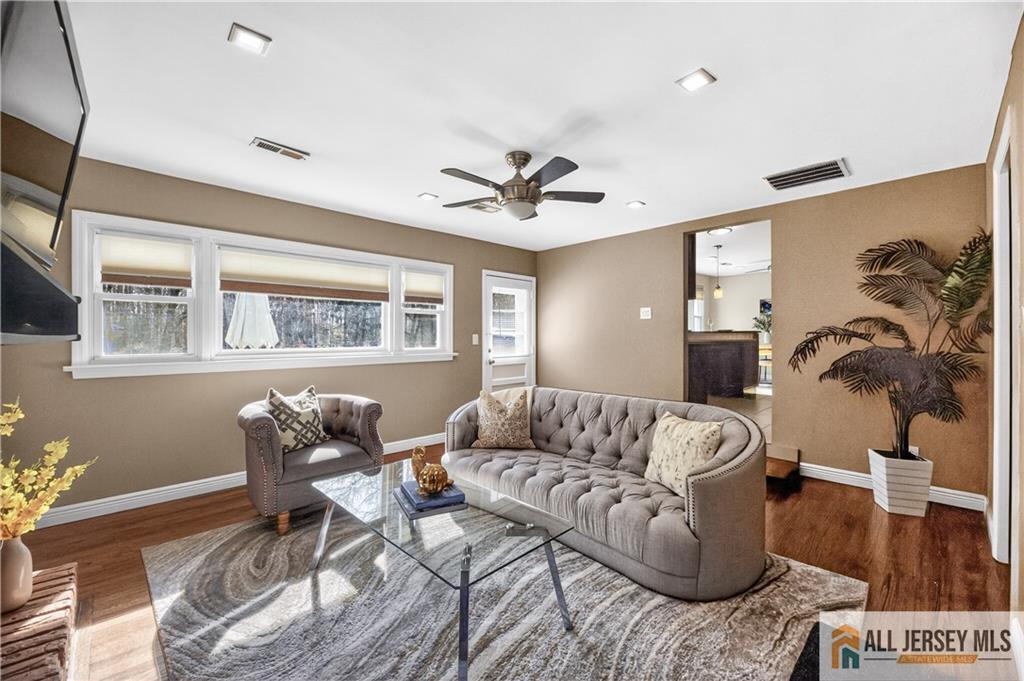 107 Finnegans, South Brunswick, NJ, 08824