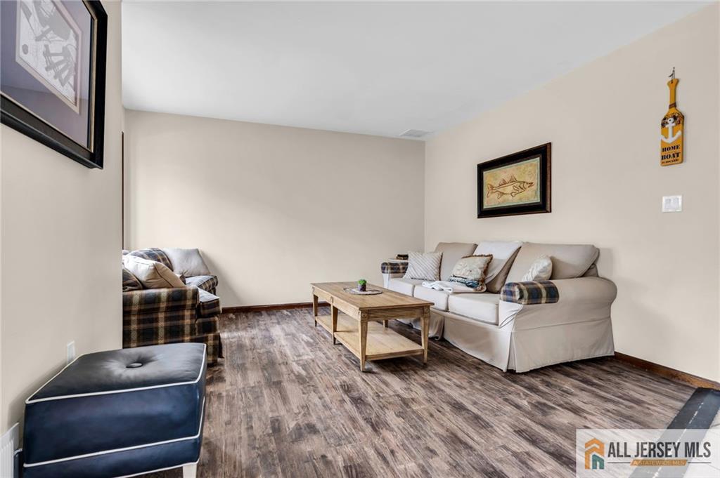 11 Parkers Point, Lacey, NJ, 08731