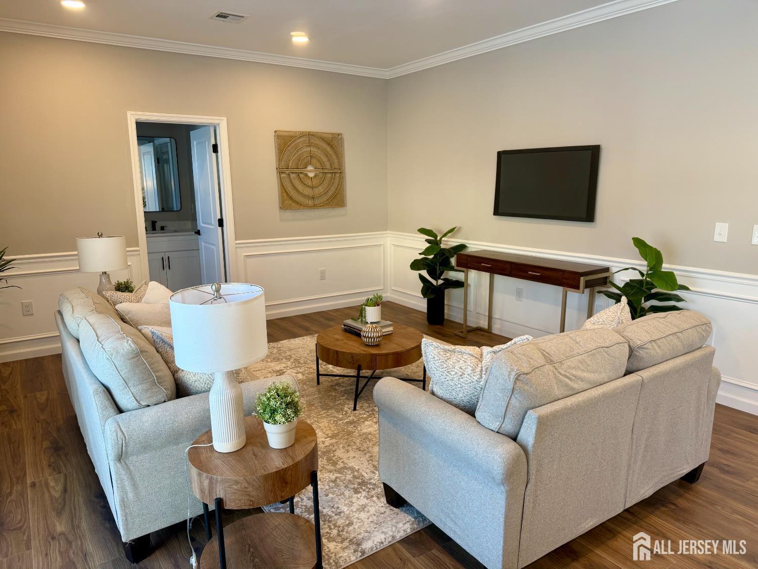 7 Vale, Edison, NJ, 08817