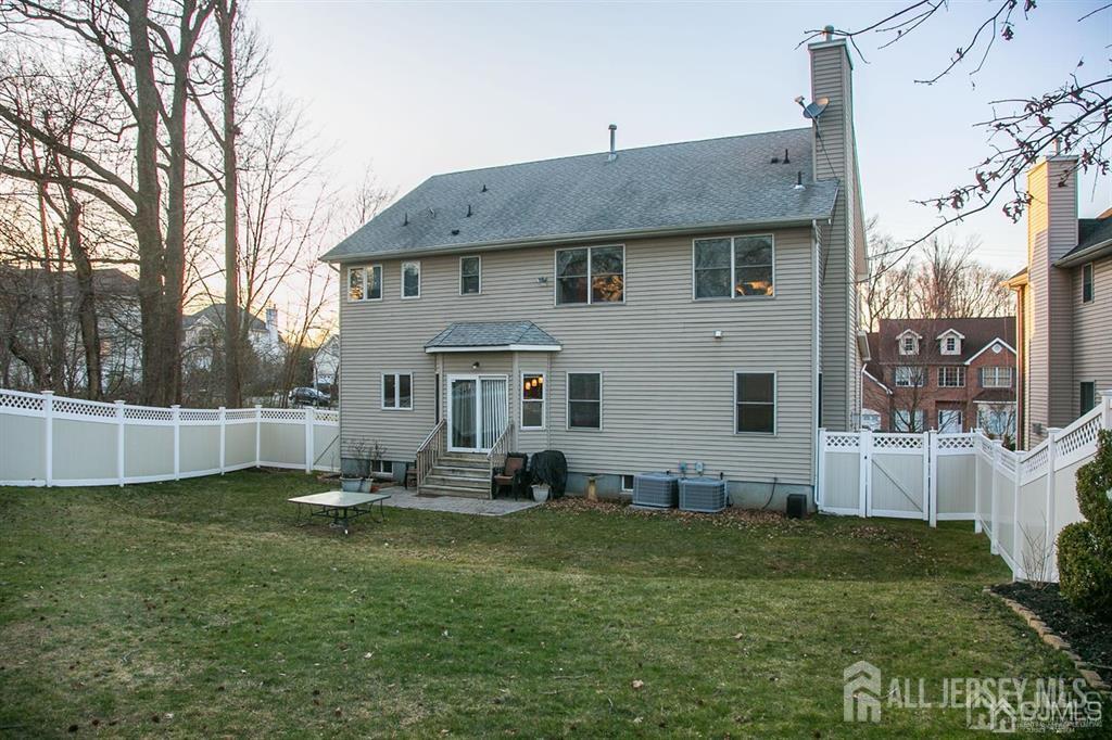 43 Melbloum, Edison, NJ, 08837