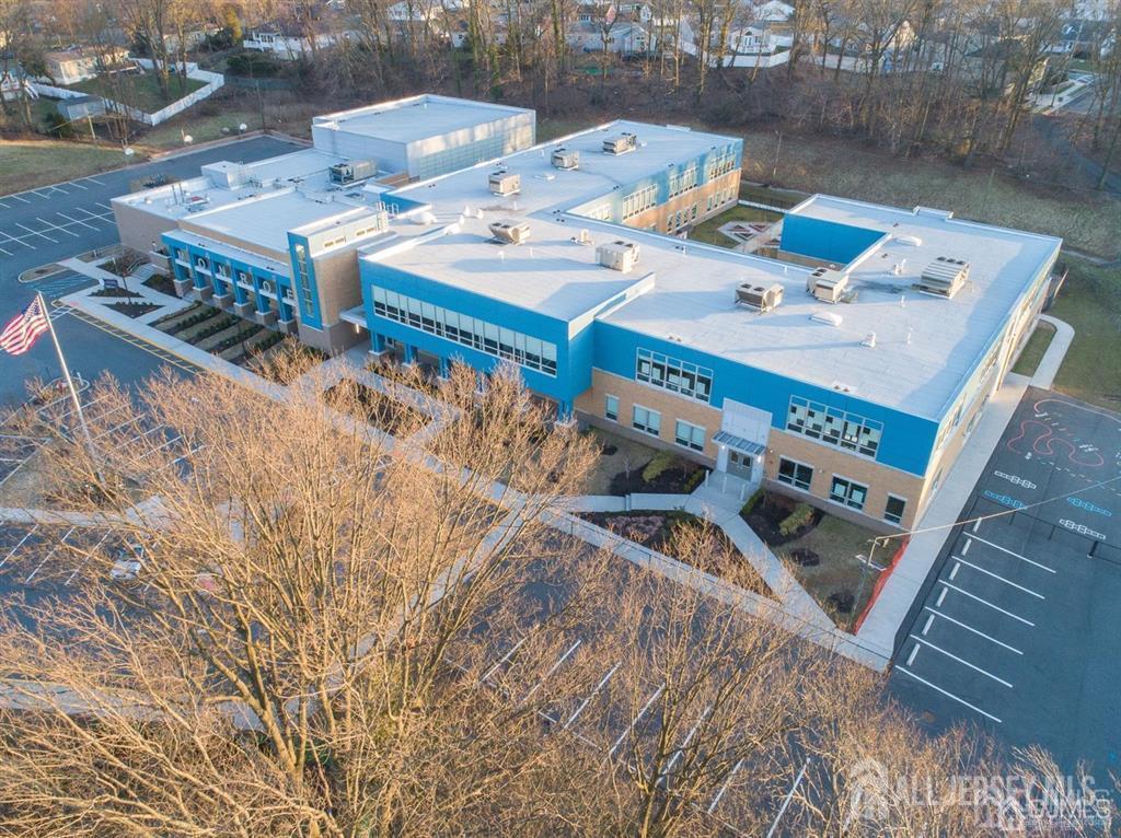 43 Melbloum, Edison, NJ, 08837