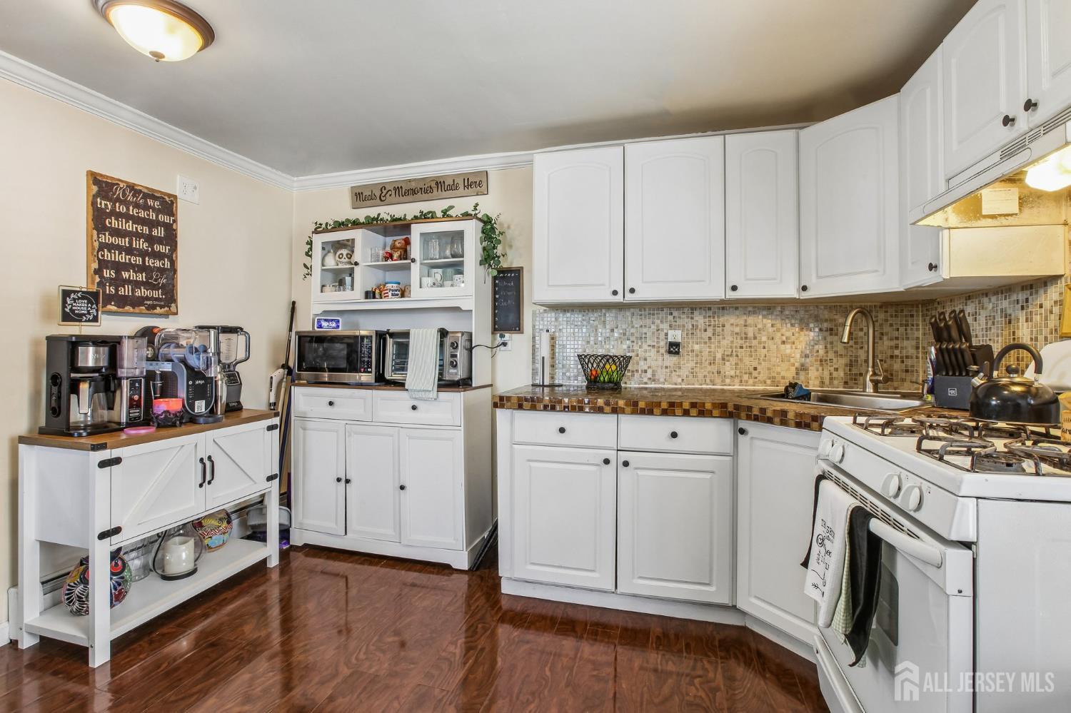 208 Gordon, Perth Amboy, NJ, 08861