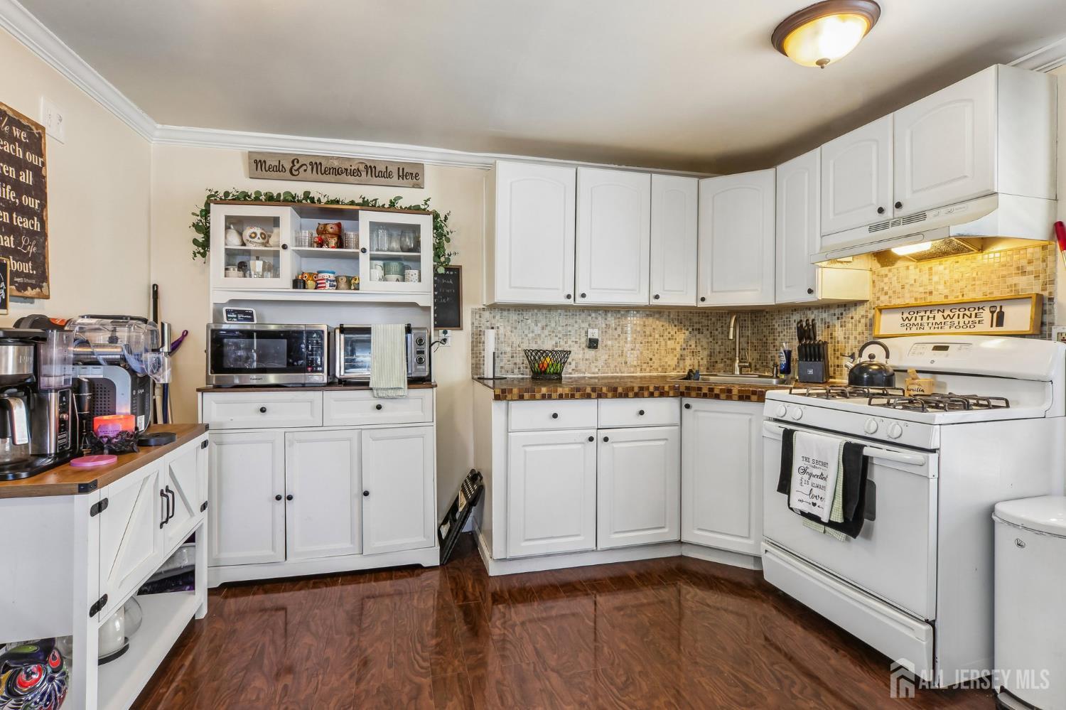 208 Gordon, Perth Amboy, NJ, 08861