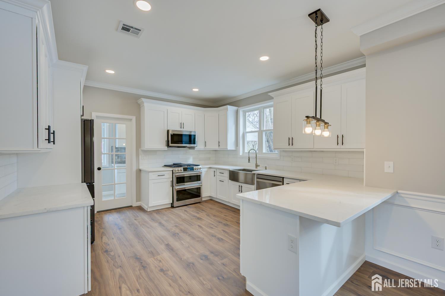 7 Vale, Edison, NJ, 08817