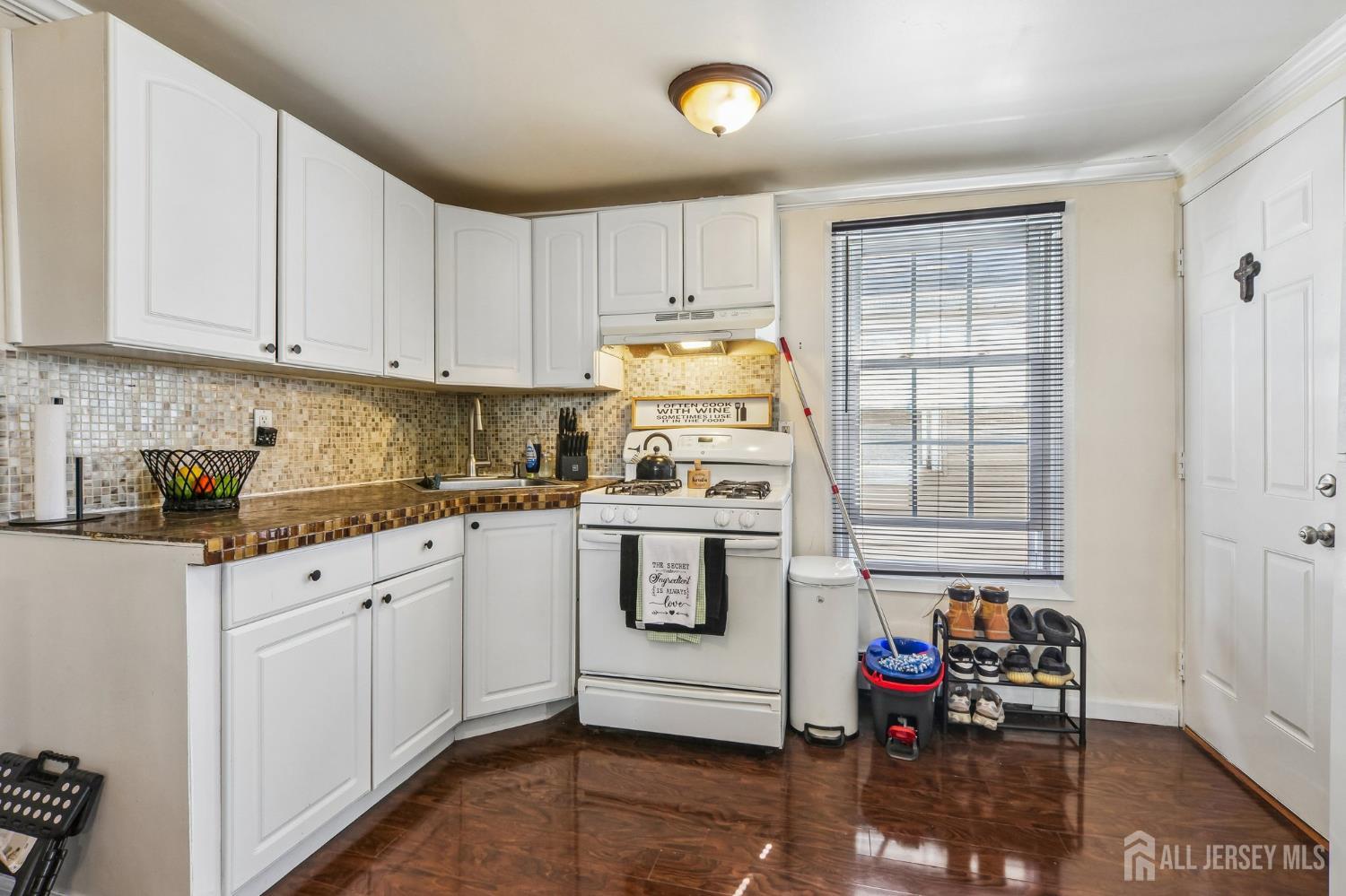 208 Gordon, Perth Amboy, NJ, 08861