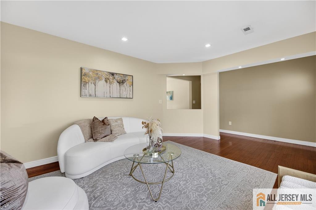 107 Finnegans, South Brunswick, NJ, 08824