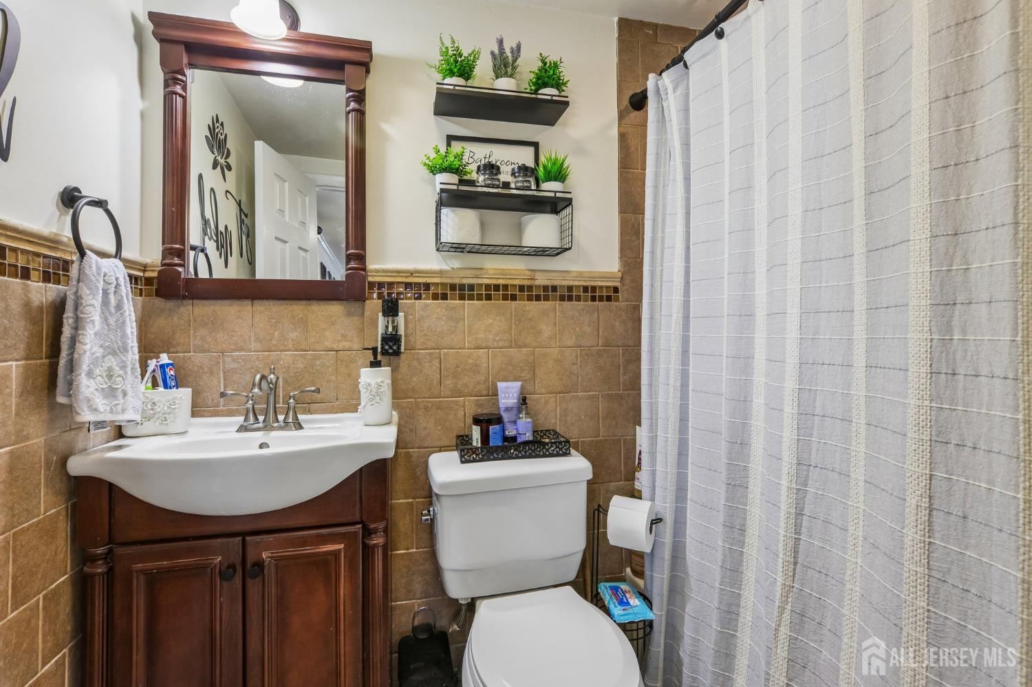 208 Gordon, Perth Amboy, NJ, 08861