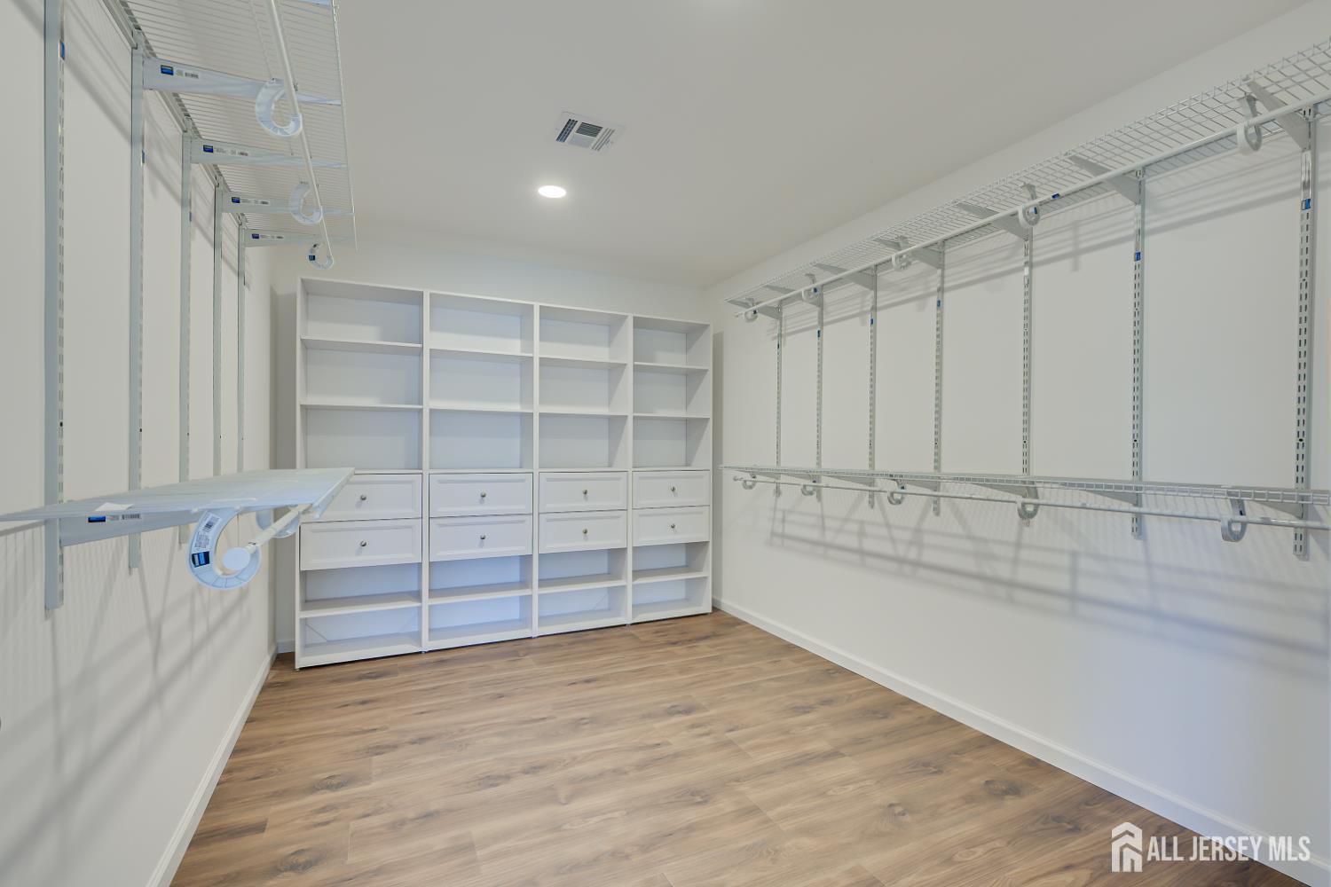 7 Vale, Edison, NJ, 08817