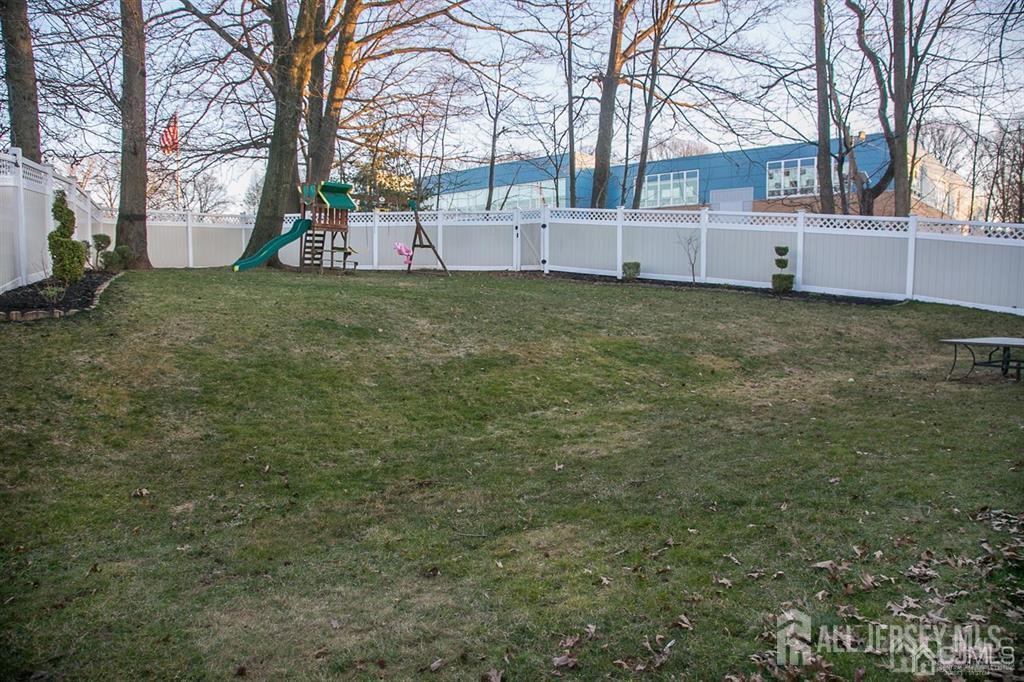 43 Melbloum, Edison, NJ, 08837