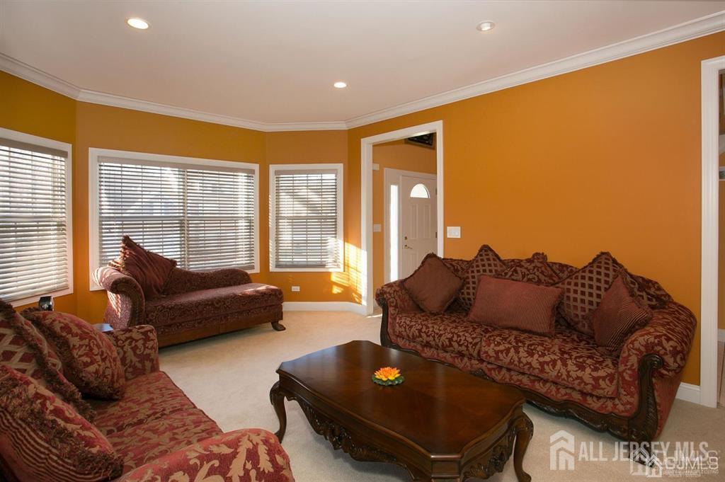 43 Melbloum, Edison, NJ, 08837