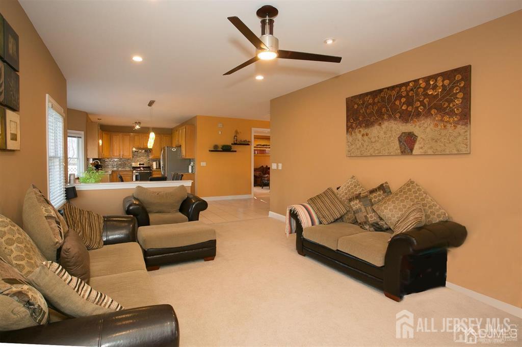 43 Melbloum, Edison, NJ, 08837