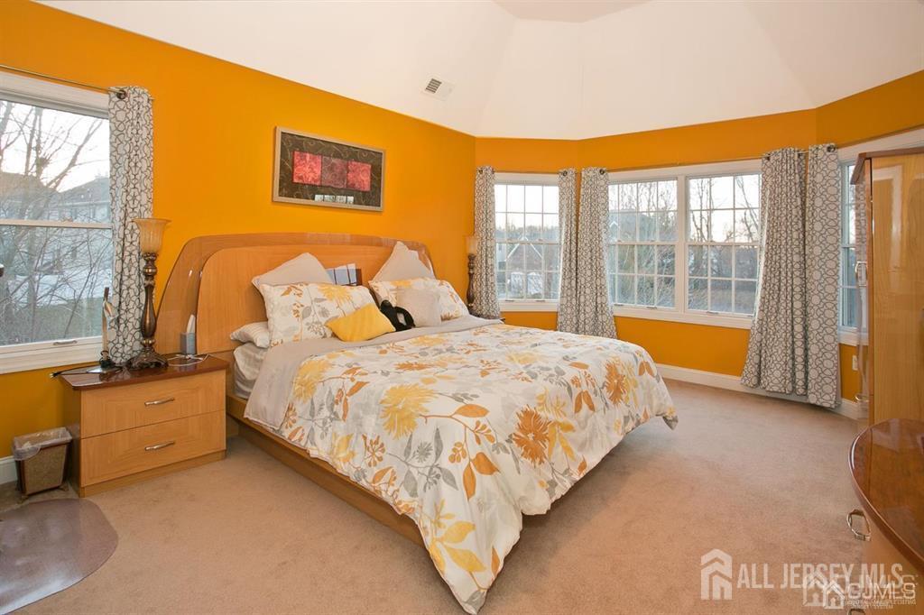 43 Melbloum, Edison, NJ, 08837