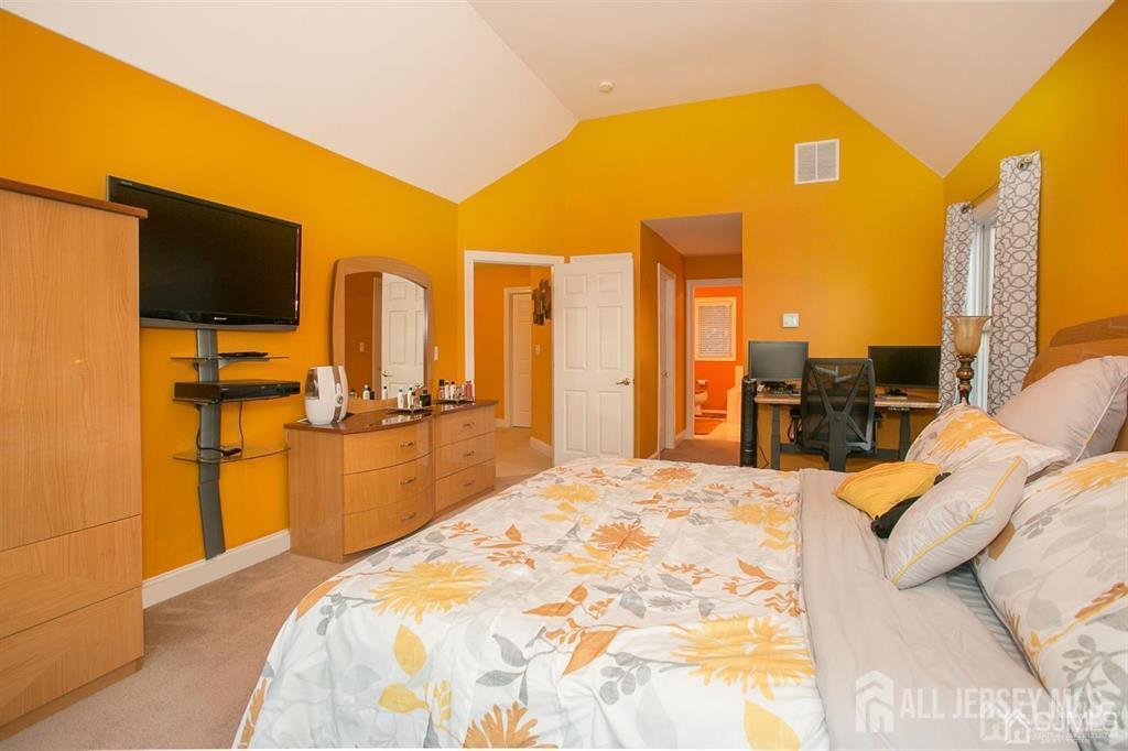 43 Melbloum, Edison, NJ, 08837